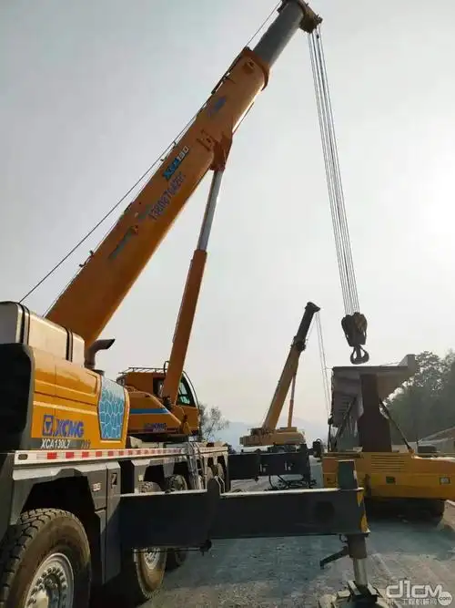 徐工起重机吊装现场