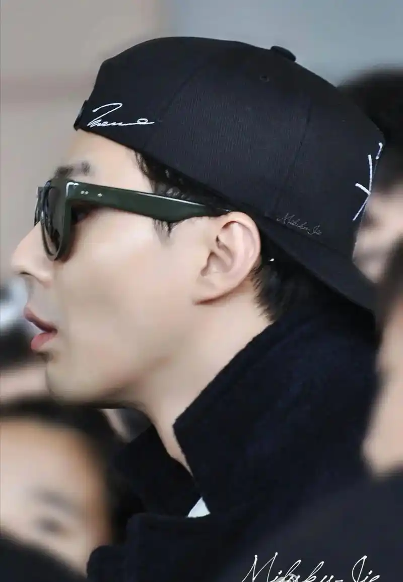 喜欢反戴帽子的帅哥!#赵寅成 #抖音图文来了  - 抖音