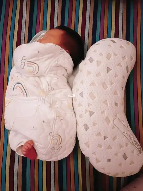 出生7天的小虫卵宝宝