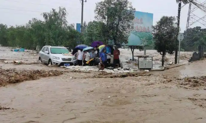 2011年11月大学毕业后被招录到新密市公安局,先后在刑侦大队,大隗