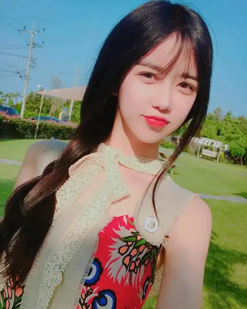 韩国女神主播李秀彬个人生活照图片