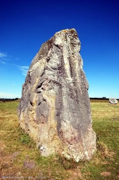 关键词:天然大石 天然石 巨石 大石头 石头机理 石纹 草地 图库 石材