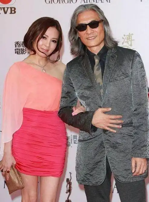 51岁李丽珍与老伴近照不少网友纷纷吐槽老公看起像爷爷