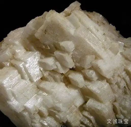 长石的鉴定参数,颜色,硬度,分类,用途,图片