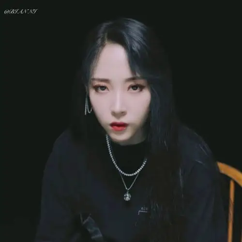 文星伊头像边溺