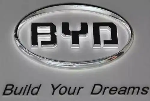 江苏偶遇一台比亚迪车标,改了一个字,路怒症都不敢轻易招惹