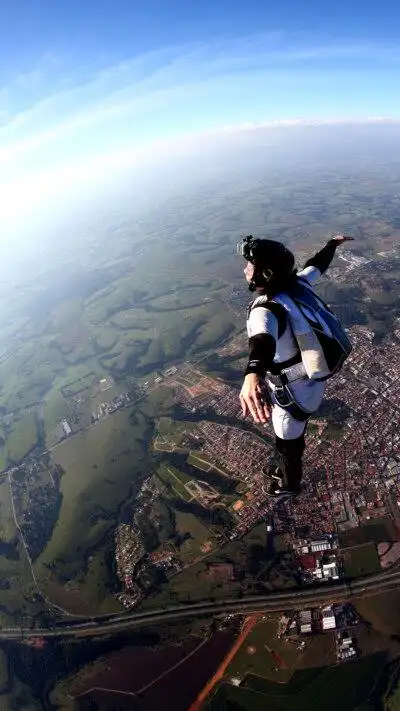 跳伞"勇敢者的运动"