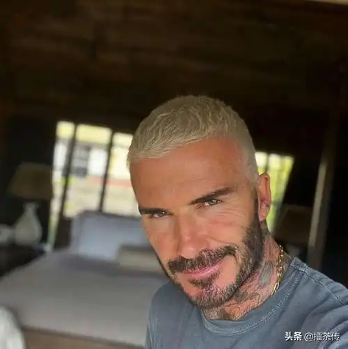 photo / ig@davidbeckham只需要留出极短须根即可,贴合脸面修短胡须
