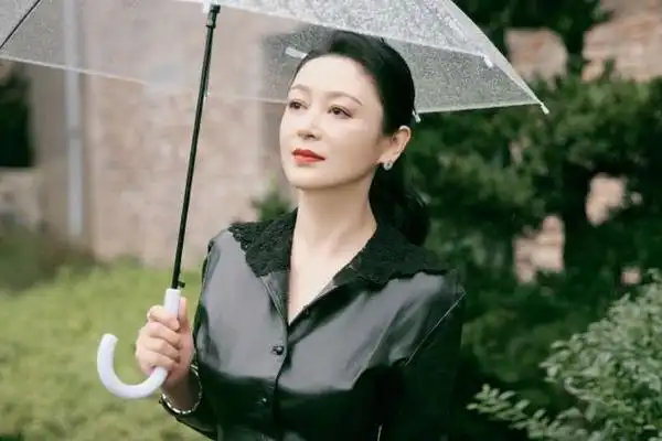 长相端庄大气的女人特点脸上一般有这4个特点