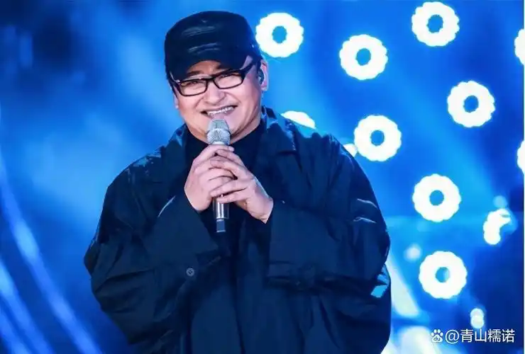 著名歌手刘欢近况:长期酗酒,弯腰驼背,仅60岁就头发全白!