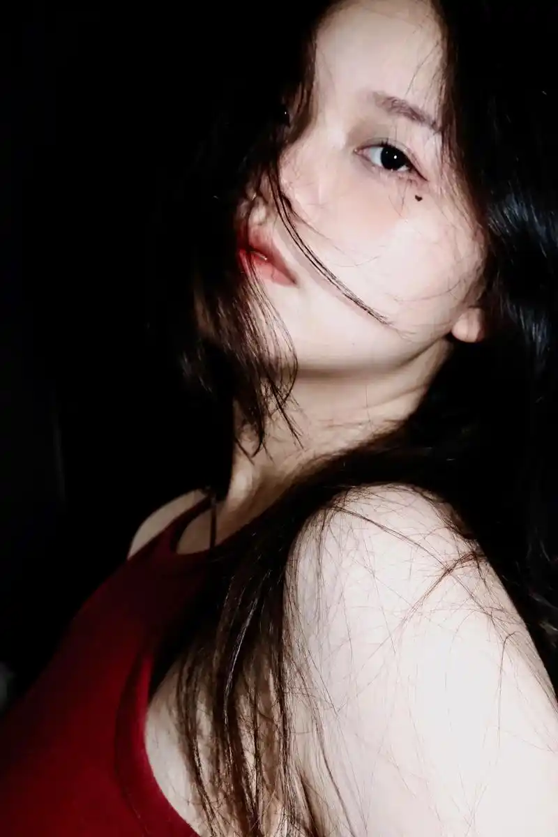 这组图是昨晚在自己卧室自拍 - 抖音