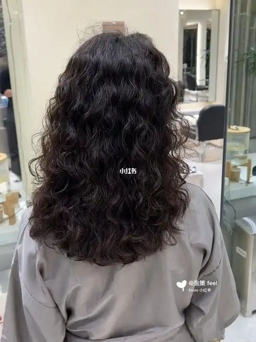 法式卷发 小卷 烫出来的卷很q弹的哦法式卷发 不论大卷小卷 任何时候