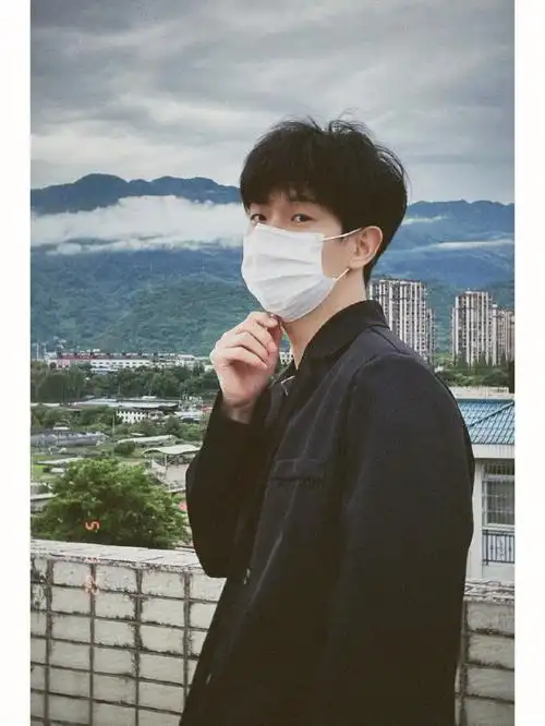 会喜欢小眼睛男孩子嘛