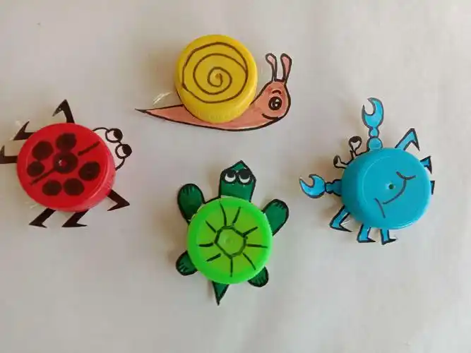 东信幼儿园创意美术推荐《瓶盖变变变》