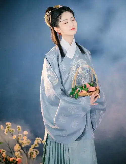 明代服饰:紫萧吹月翔丹风,翠袖临风舞彩鸾