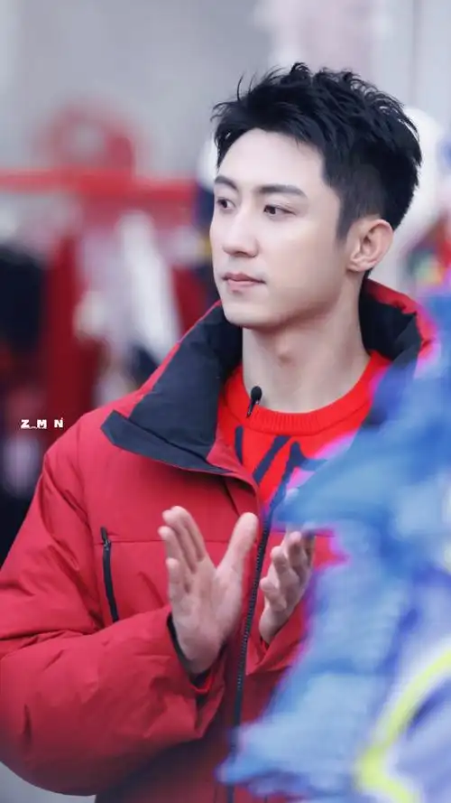 的脸再次拜倒在帅气的运动裤下你怎么这么好看@johnny黄景瑜952023