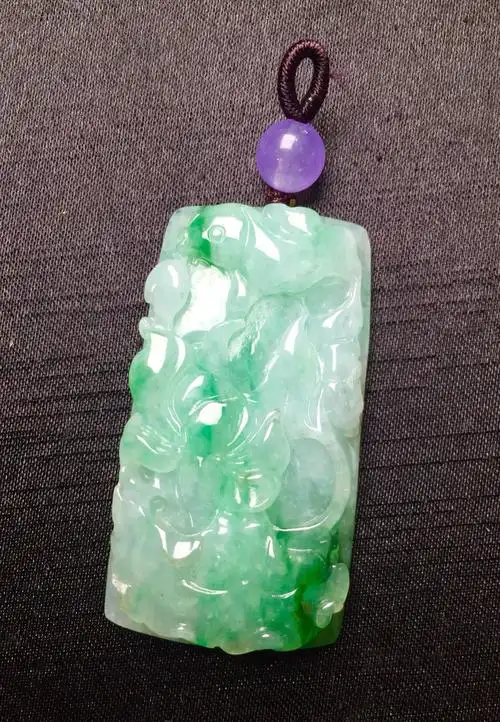 翡翠平安吊坠雕刻鱼戏莲花糯冰翠绿30克项坠