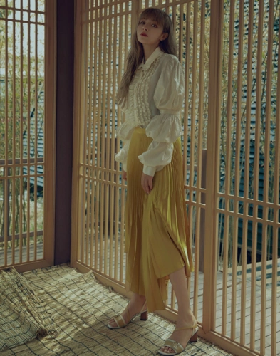 为何麦迪娜产后不穿短裤?看她真实腿型曝光,明白了当妈的无奈