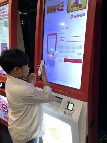 越越带爸爸.妈妈去看电影