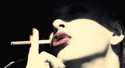 不知道为什么,只要是女生一叼上烟,总给人一种霸气的感觉.