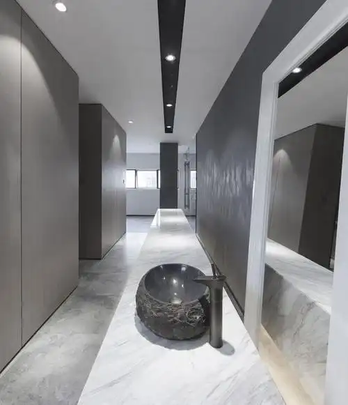 过道墙面刷深灰色乳胶漆