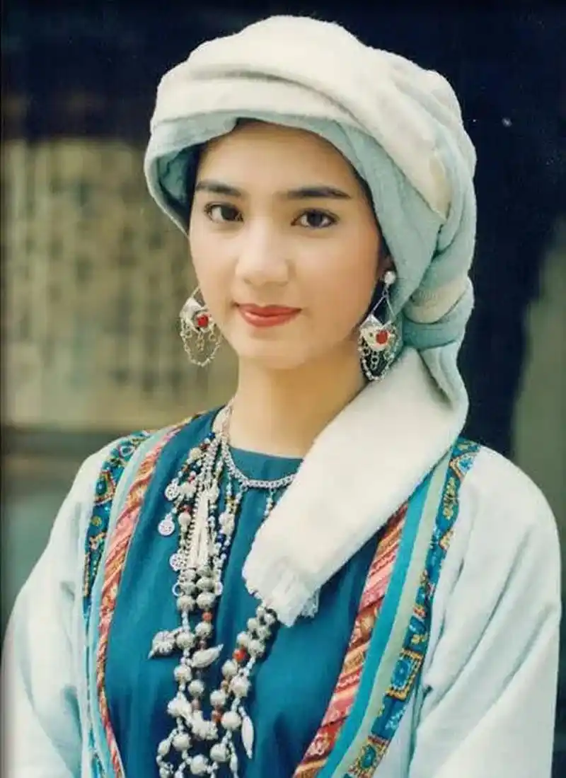 "豆腐西施"洪欣,年轻时惊艳了时光,面若桃花肤如凝脂,都说岁月并不败