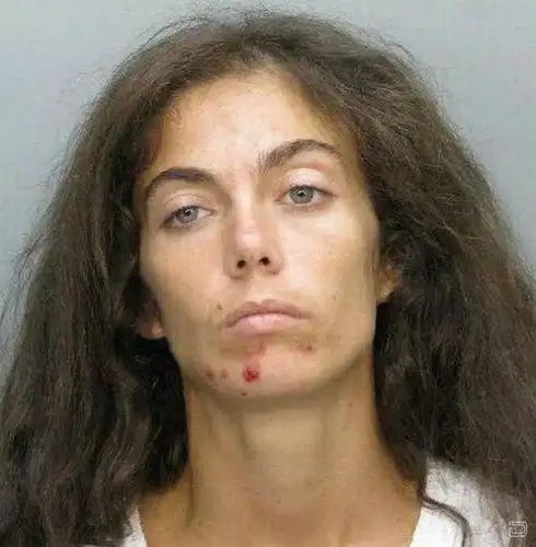 [转载]女吸毒者的恐怖凄惨模样(图)