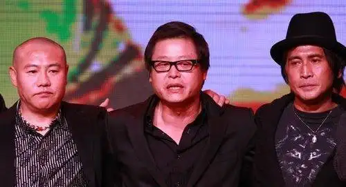 可惜好景不长,到了2007年有媒体被拍到沈永革和旗下艺人岳夏甜蜜共进