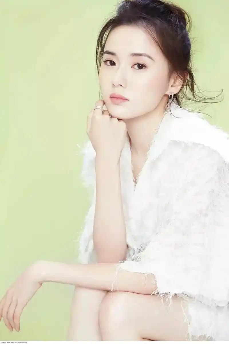 女星江铠同,青春靓丽,气质高雅