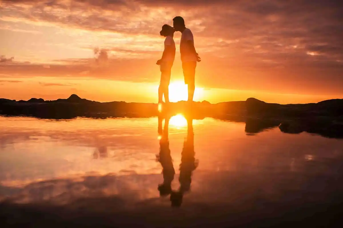 全方位解读男人喜欢女人的表现:别错过他的每一个暗示!