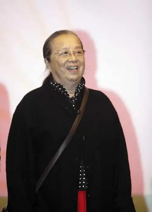 "容嬷嬷"李明启:年轻时是校花?原以为开玩笑,看到照片后信了