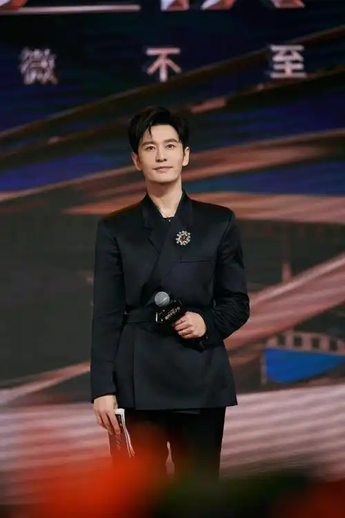 黄晓明超话恭喜@黄晓明荣获2021#微博电影之夜#年度品质演员荣誉.