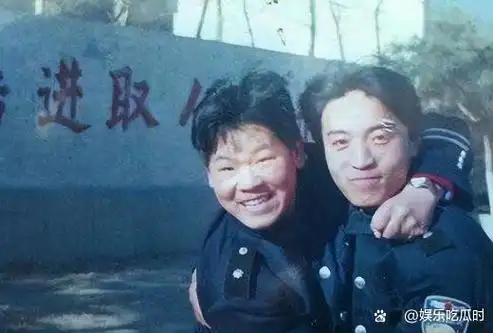 于是,岳云鹏和他的同事孔云龙被介绍到德云社,拜师学习.