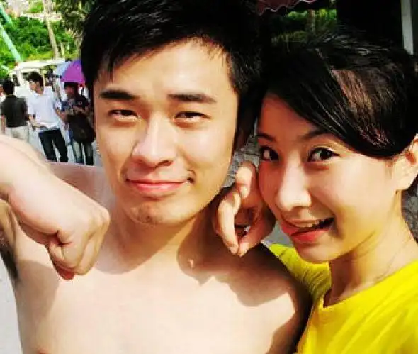 彻底崩塌,有人说张子萱婚内出轨是迫不得已,而陈赫出轨则是咎由自取