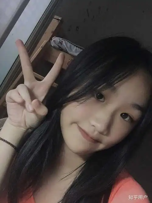 谢邀 来说说我一个朋友吧 一个05的女生 她的风格吧就是那种比较甜美