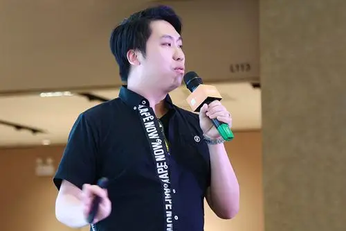 青年摄影师周家豪为大家揭开超级英雄背后的故事