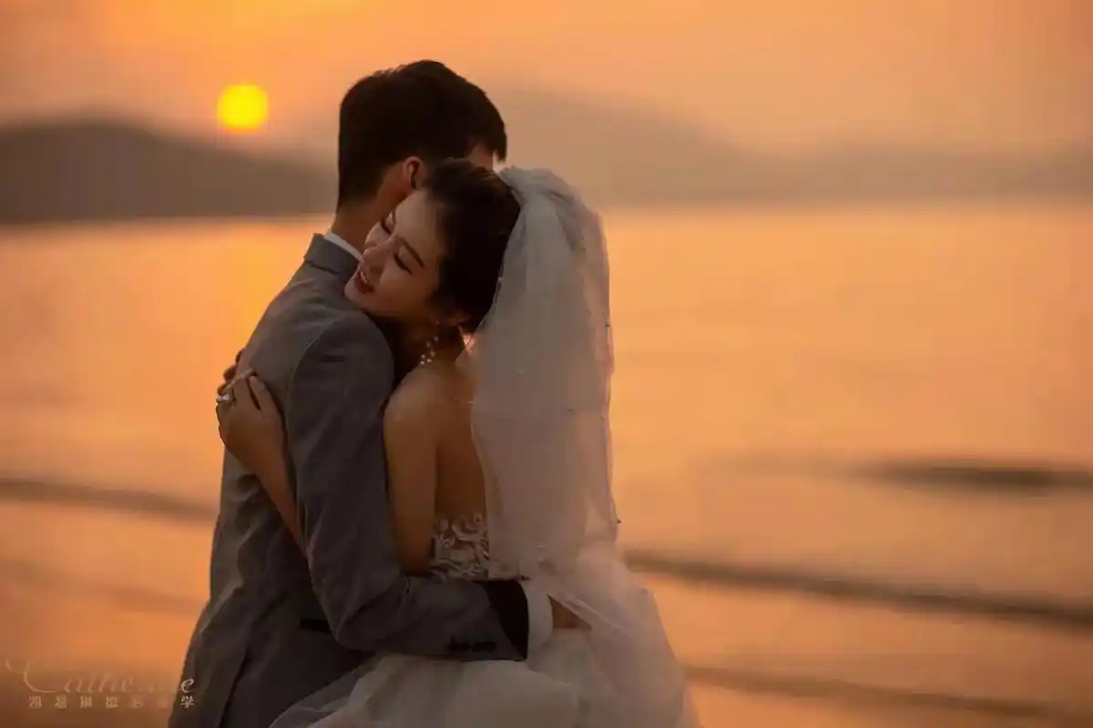 威海婚纱照/一眼心动夕阳海景电影感婚纱照