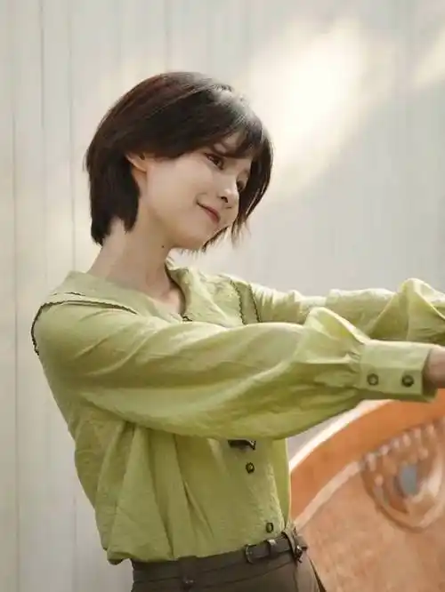 女士短碎发,剪完大不一样,很美很显小_女性_发型_魅力