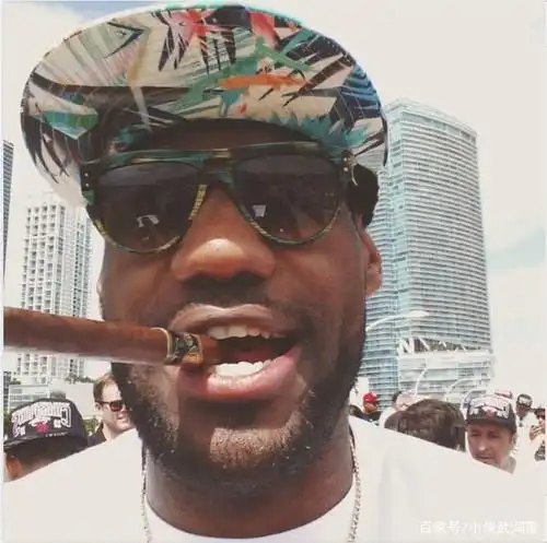 夺冠后抽起雪茄的詹姆斯在模仿谁