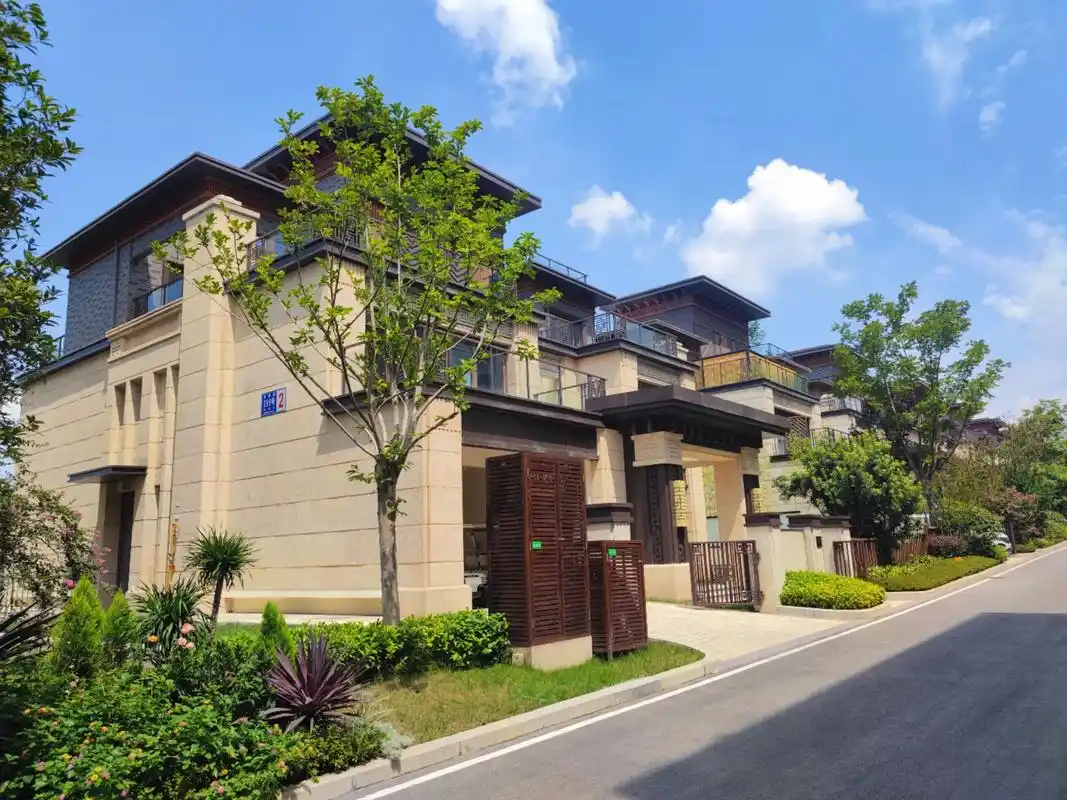 三圣乡 联排别墅现房,直降200w.三圣乡旁 封存已久 联排 - 抖音