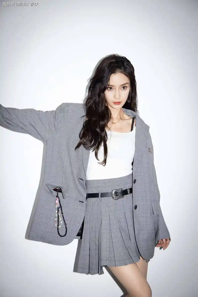 杨颖复出无望做回嫩模,300元的平价货也接,完全没有昔日的姿彩