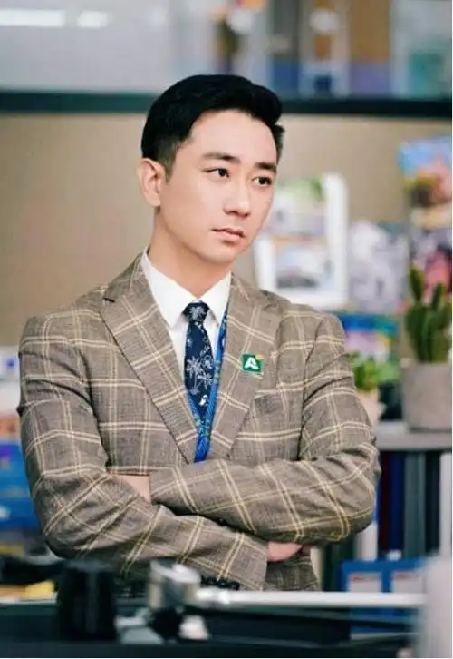 踏实演戏,挑战千角,王自健凭实力证明自己