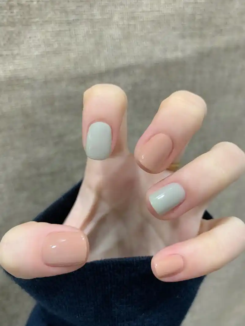 清新初春ins简约跳色显白美甲