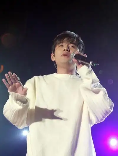 周杰伦 白色毛衣