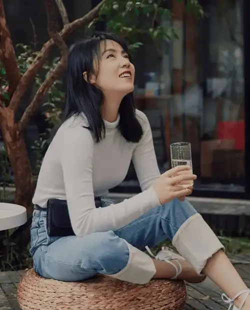 回顾演员孙莉:嫁大6岁黄磊,婚后连生三胎,今一家五口其乐融融