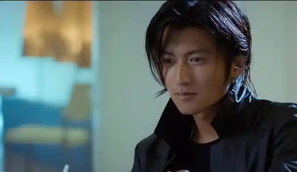 白发让谢霆锋的"魔力"展现得淋漓尽致