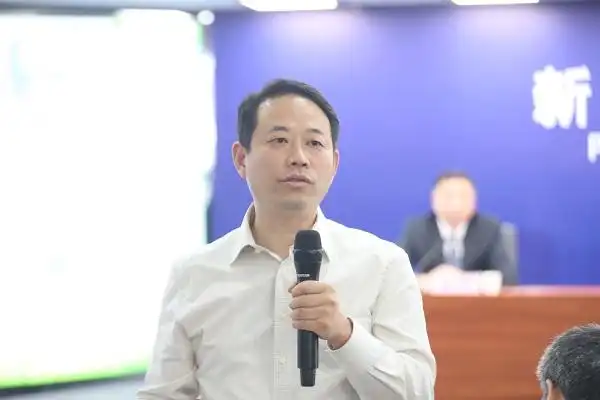 市商务局服务贸易和商贸服务业处处长韦刚_图片报道_南京市人民政府