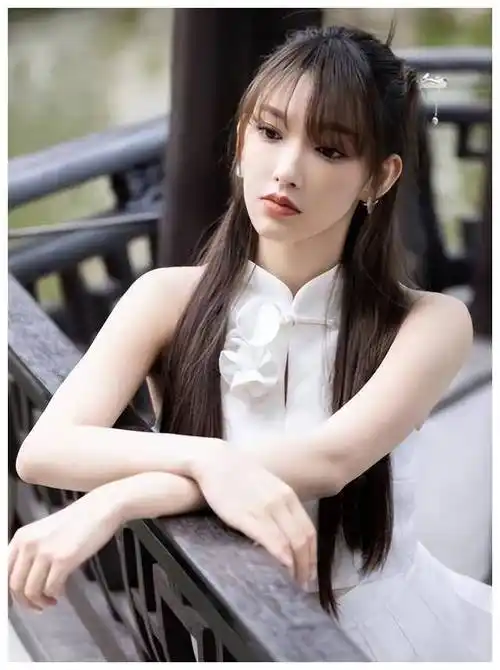 郭敬明不满程潇参与韩团体活动,建议她重视职业素养.