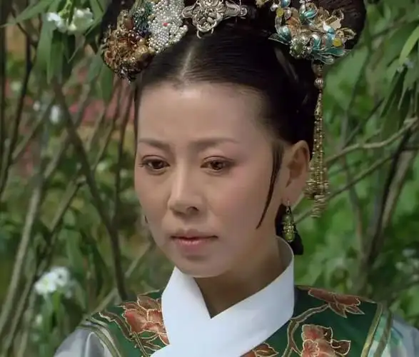 甄嬛传:齐妃又老又蠢还没家世,是怎么混到妃位的?