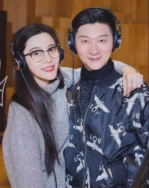 范冰冰罕见秀恩爱,和男友海边亲密合影动作亲密,男方身价不菲!